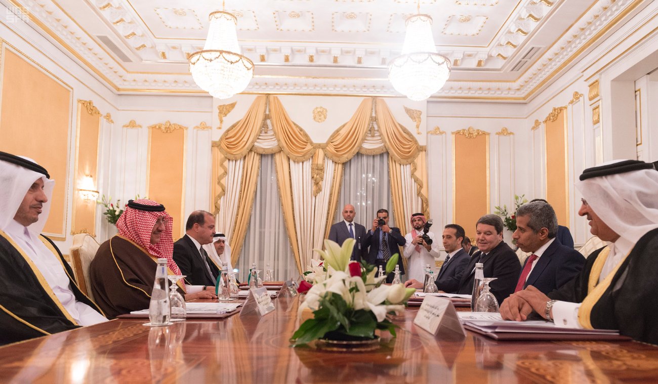 ولي العهد يرأس اجتماع هيئة أمناء جائزة الأمير نايف للأمن العربي في تونس
