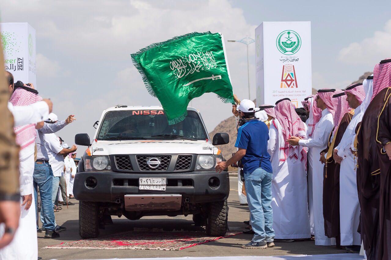 بالصور.. بدء رالي عسير والسباق غدًا