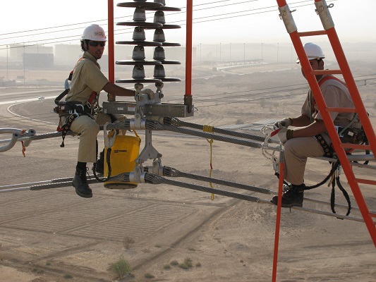 أهالي قرى غرغرة : كهرباء محايل تماطل في إيصال التيار