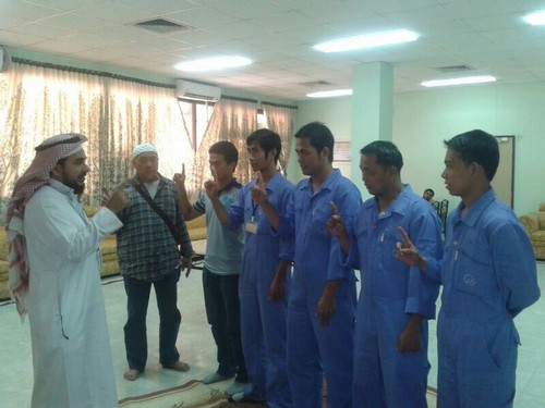 محاضرة تنتهي بإسلام 5  فلبينيين في مستشفى المجاردة