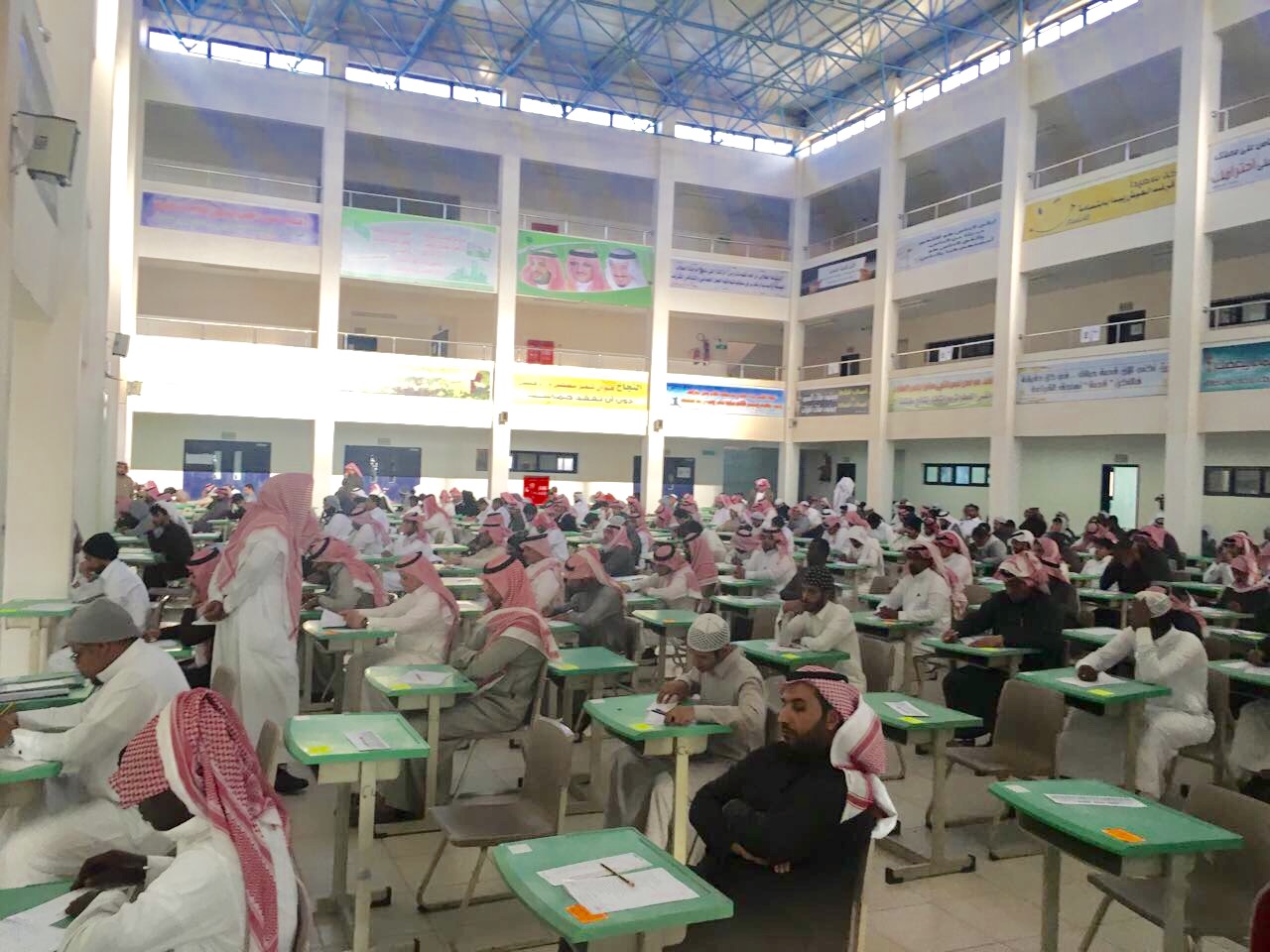 بالصور.. ثانوية “ابن باز” تحتضن 300 دارس من المرابطين