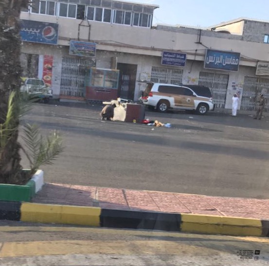 بالصور.. اقتلاع صراف آلي بطريب.. اللصوص هربوا وتركوه وسط الطريق