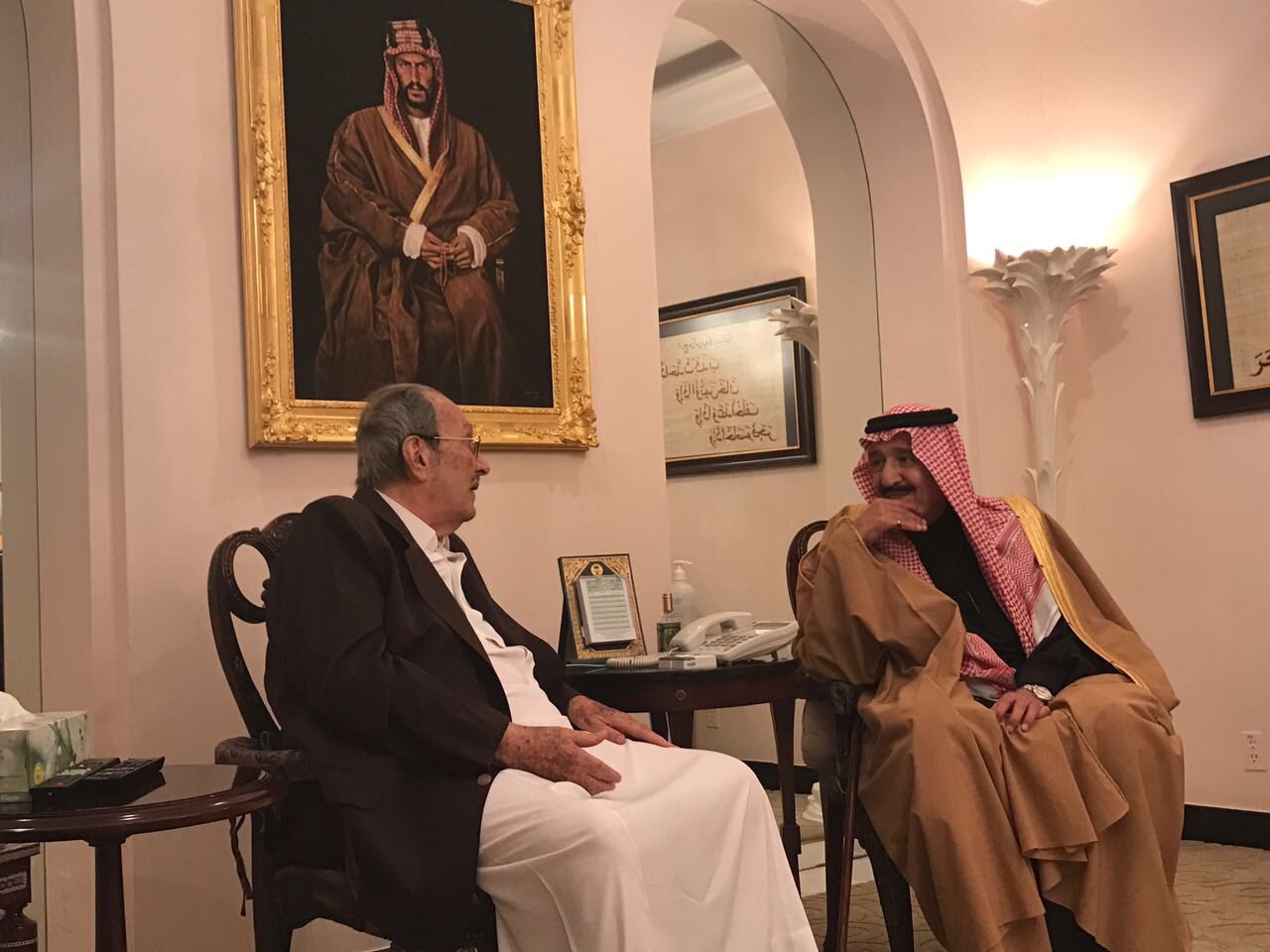 صور زيارة الملك سلمان لأخيه الأمير طلال