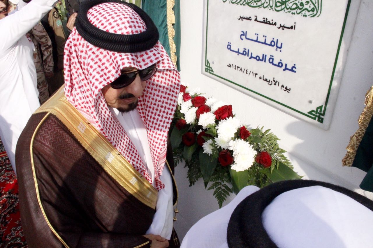 مكتب العمل بالصور.. فيصل بن خالد يفتتح حديقة الملك سلمان ويدشّن مشروعات في محايل