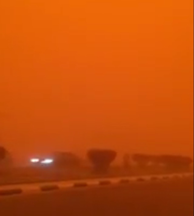 الطقس يلغي رحلتين في مطار الرياض ويؤجل رحلات جدة