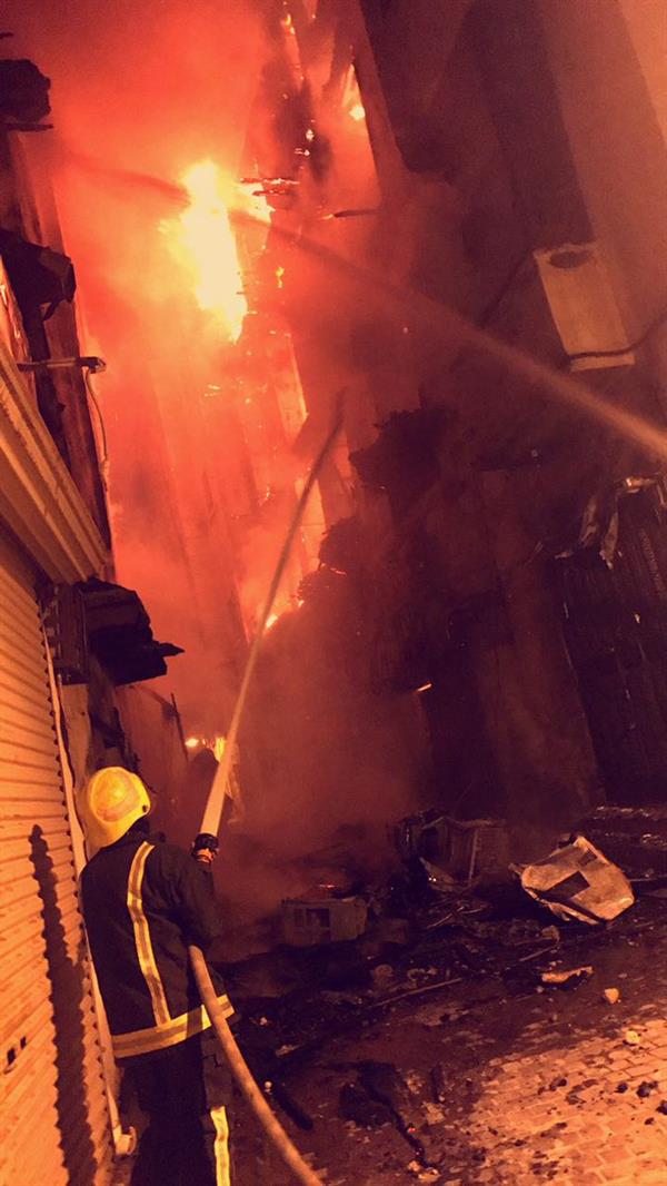 5 فرق طبية في موقع حريق المنطقة التاريخية بجدة