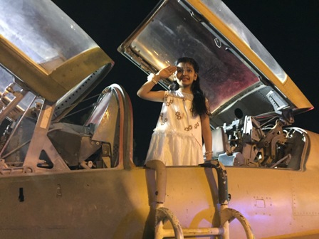 بالصور.. أطفال عكاظ يؤدون التحية العسكرية عبر الطائرة الحربية وآليات القوات المسلحة