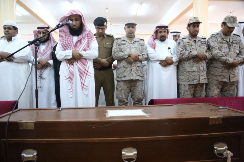 الجموع الغفيرة تشيع الشهيد الحقوي