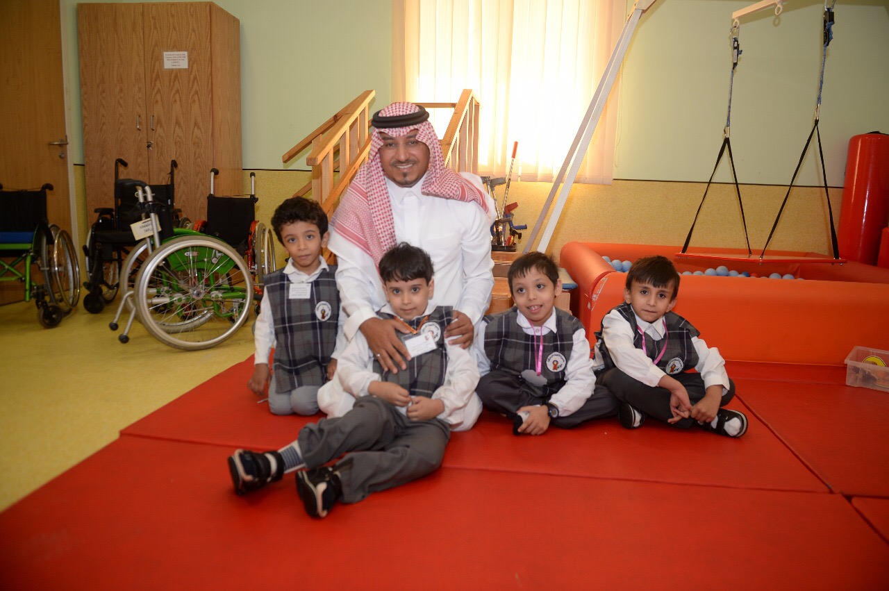 بالصور.. نائب أمير عسير يتفقد سير العملية التعليمية بجمعية الأطفال المعاقين