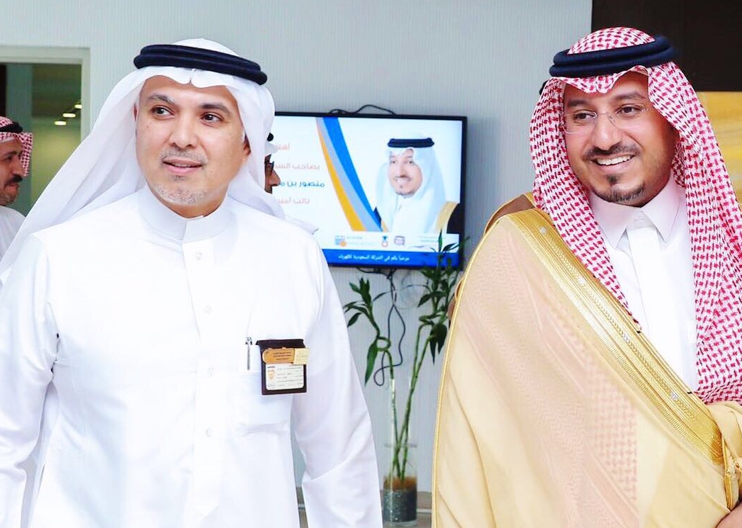 منصور بن مقرن يناقش مشروعات الطاقة في عسير مع رئيس السعودية للكهرباء