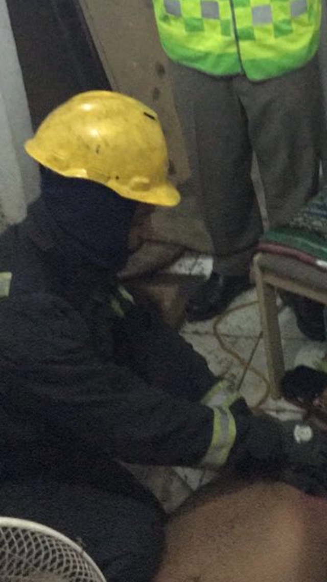 اِنتشال عامل سقط بخزان صرف صحيّ عمقه 3 أمتار شرق جدة