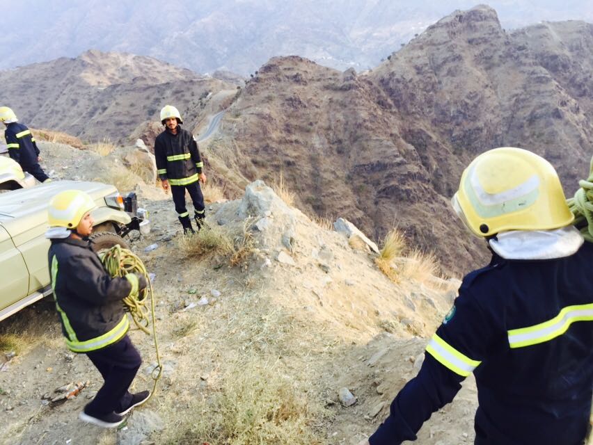 مصرع 5 وإصابة 2 من عائلة واحدة سقطوا من مرتفع جبلي في الجفو