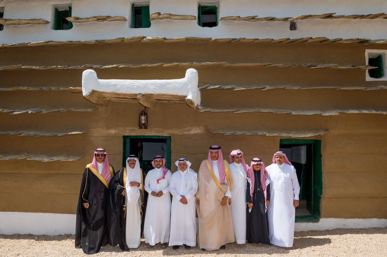سلطان بن سلمان يدشن أشهر القصور التراثية على ضفاف وادي أبها