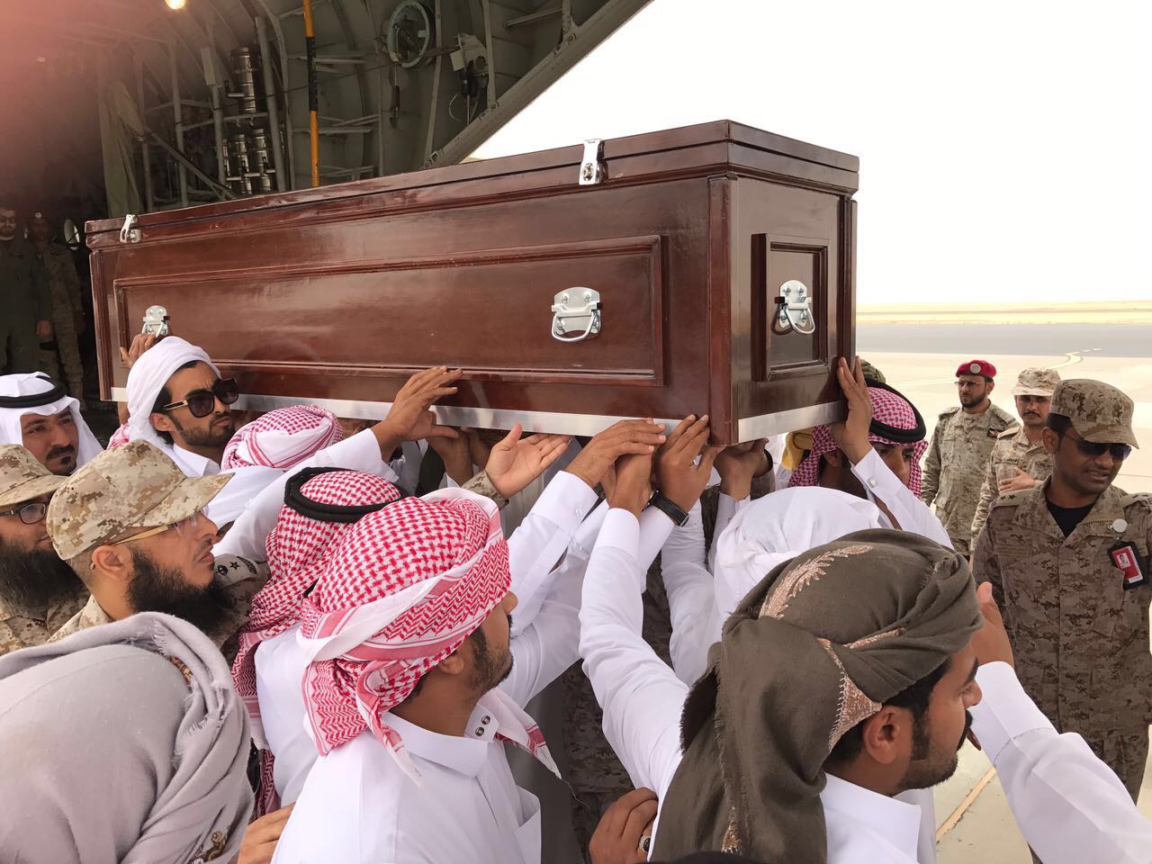 مشهد مهيب في تشييع الشهيد الصيعري في شرورة