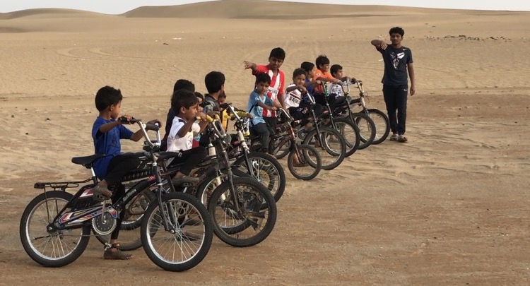 بالصور.. برعاية “المواطن” انطلاق فعالية سباق الدراجات الهوائية الصحراوي الأول