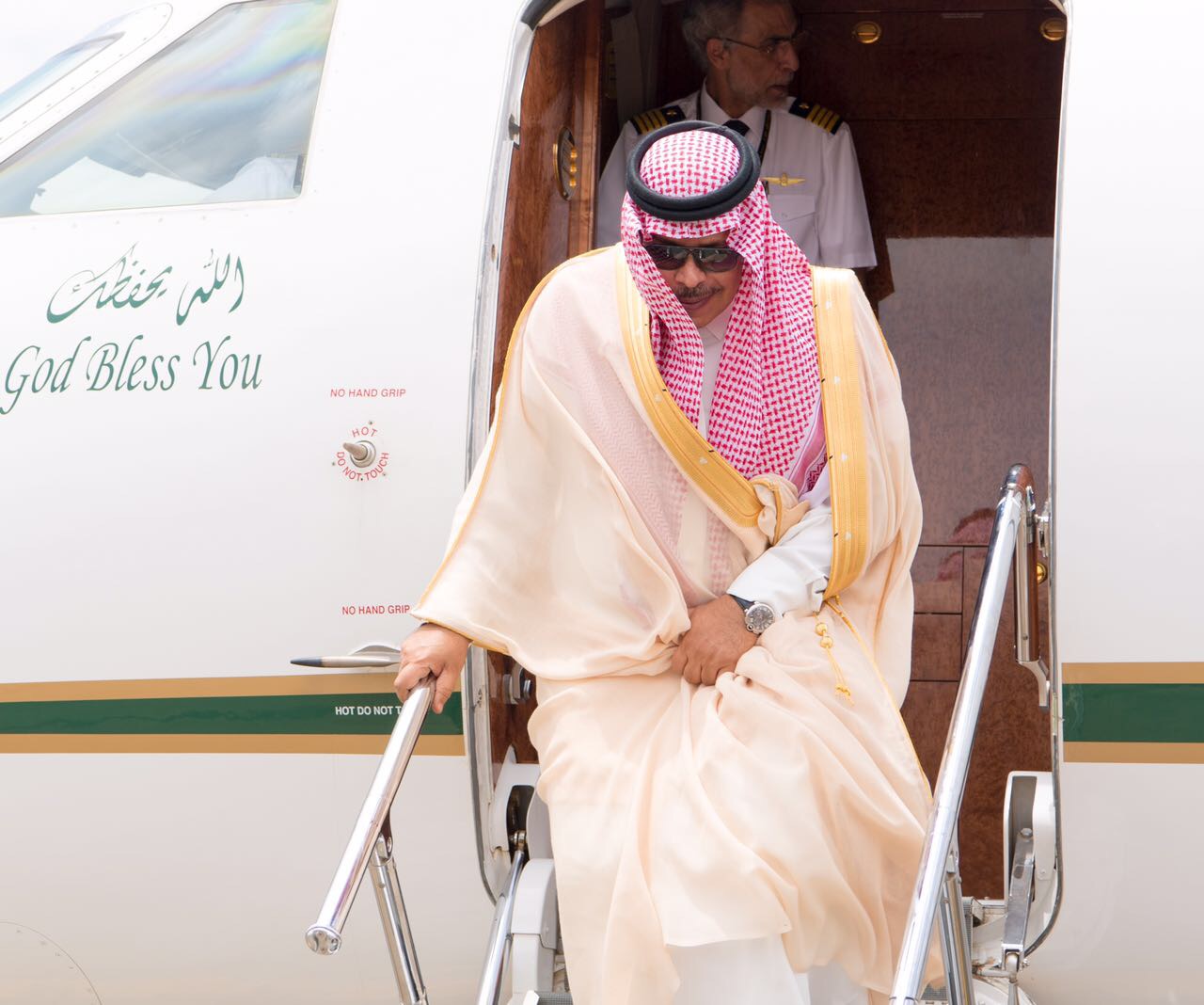 بالصور.. استقبال حار لمشاري بن سعود عند وصوله الباحة