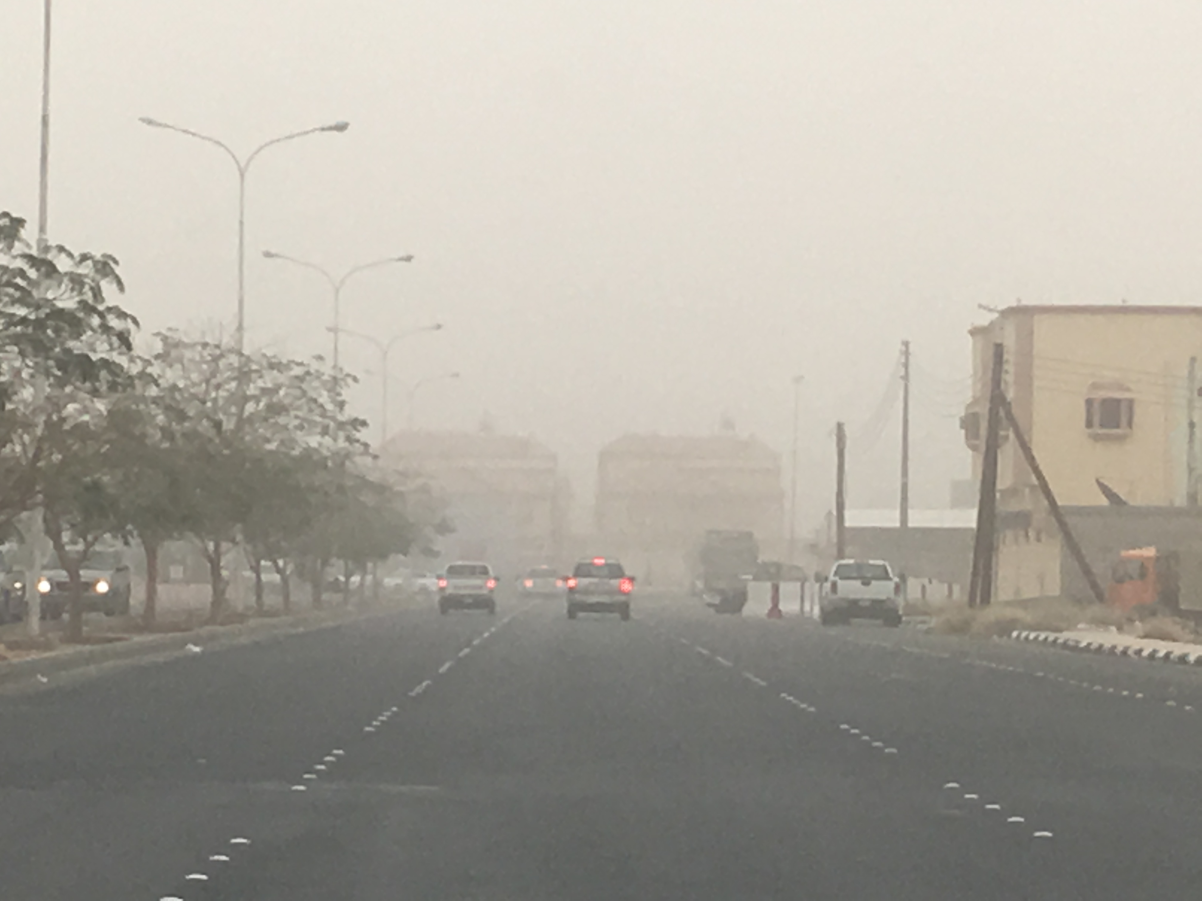 غبار وأتربة تعيق الرؤية في نجران حتى الفجر