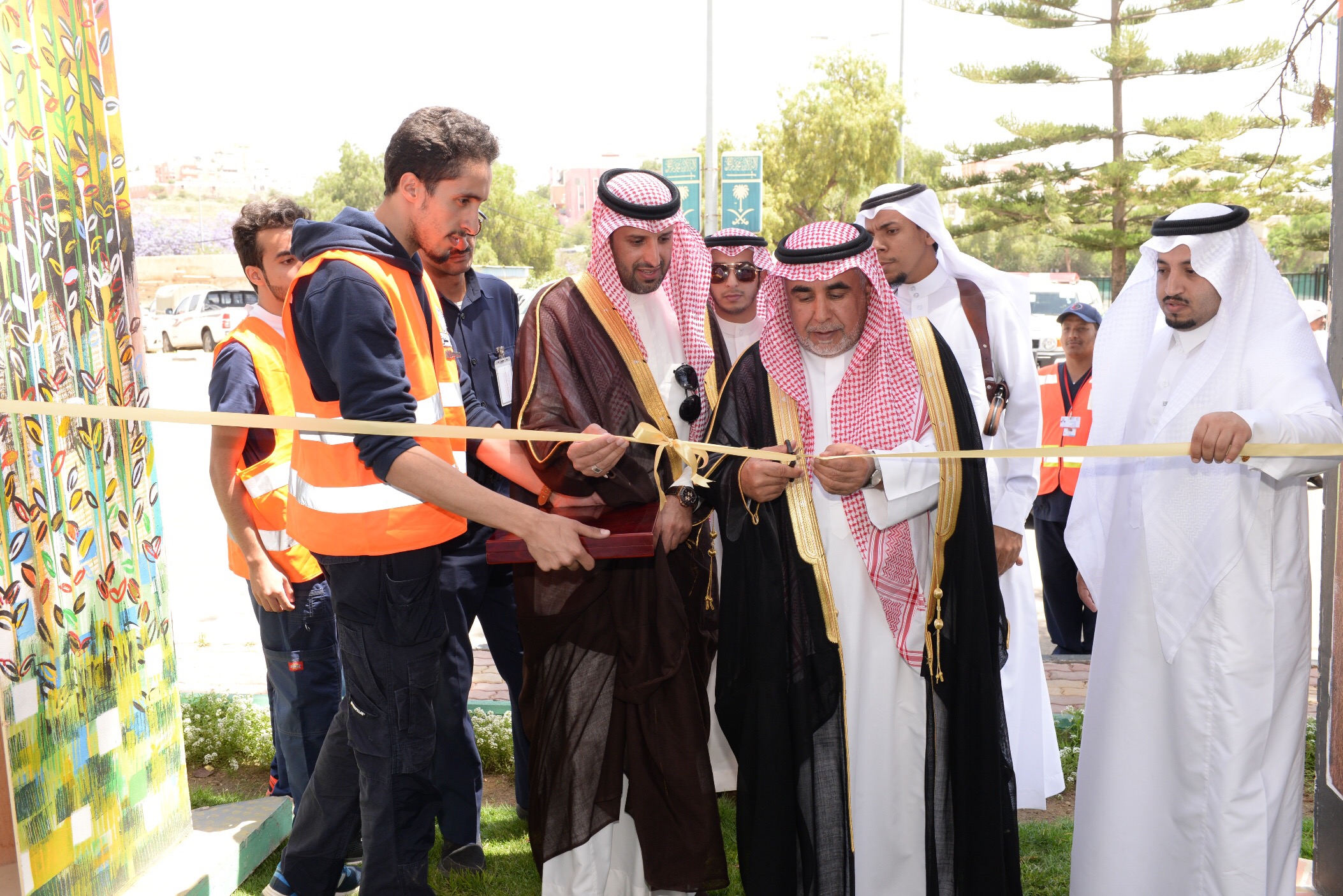 بالصور.. دورات إسعافية مجانية في اليوم العالمي للهلال الأحمر بعسير