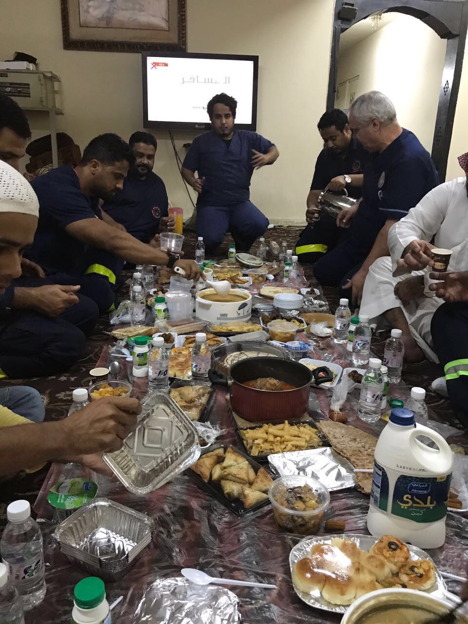 بالصور.. دفء الزمالة يعوض الأسرة في إفطار هلال جدة بمنطقة البلد