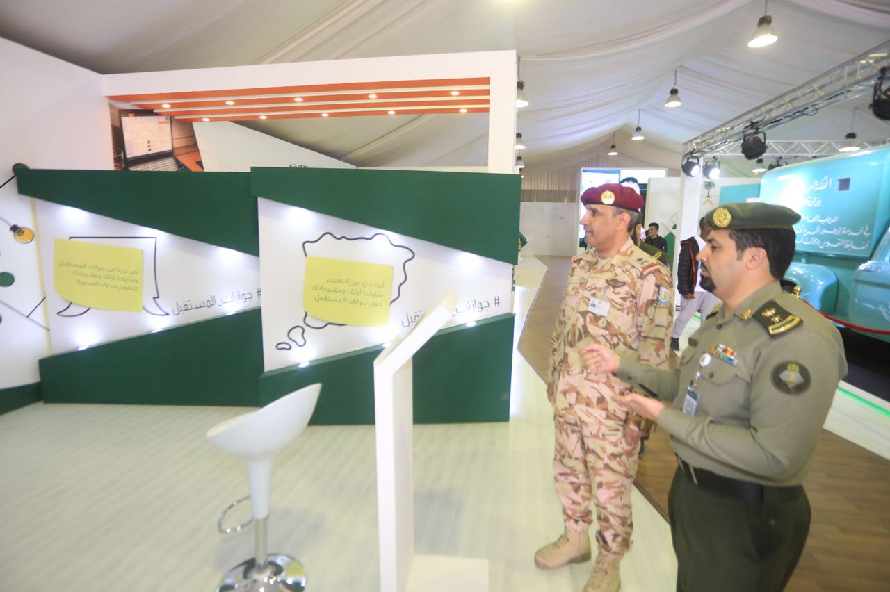 بالصور.. اللواء ركن حسن اليامي يزور معرض الجوازات بالجنادرية