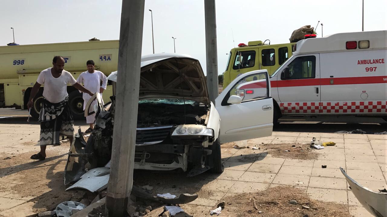 بالصور.. 5 إصابات في حادث تصادم جنوب جدة