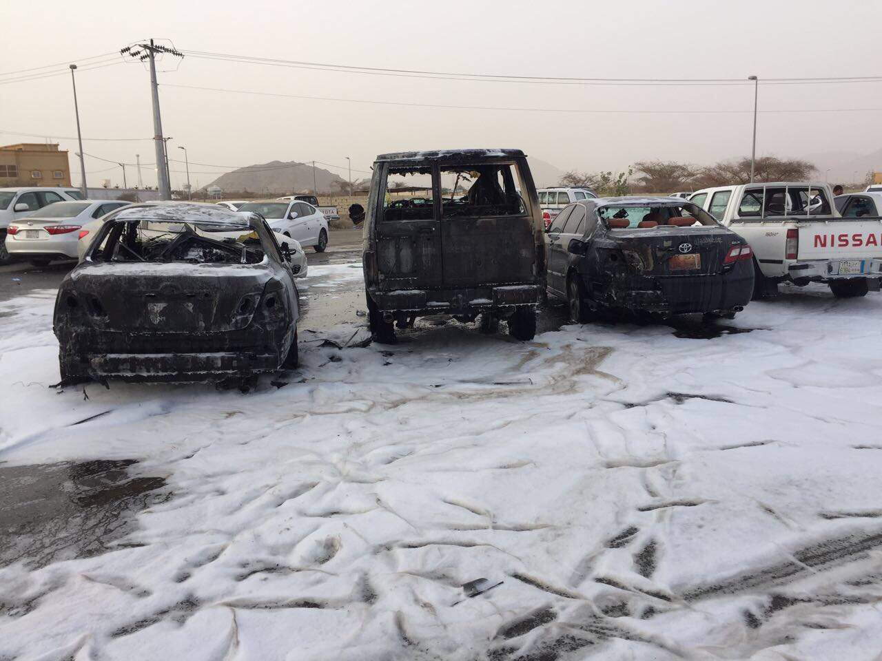 مقذوف حوثي يتلف عددًا من المركبات في نجران