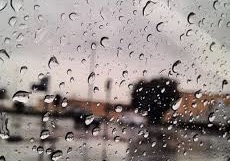 أهالي ساحل عسير يفطرون أول يوم من رمضان تحت زخات المطر