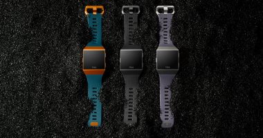 Fitbit تتحدى أبل وتطرح أول ساعة ذكية لمنافسة Apple watch