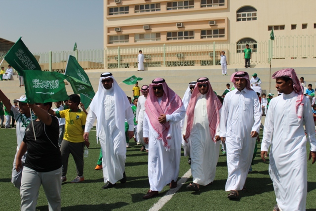 بالصور .. مسيرة ومسابقات وطنية في احتفال المرحلة العليا بمعهد العاصمة