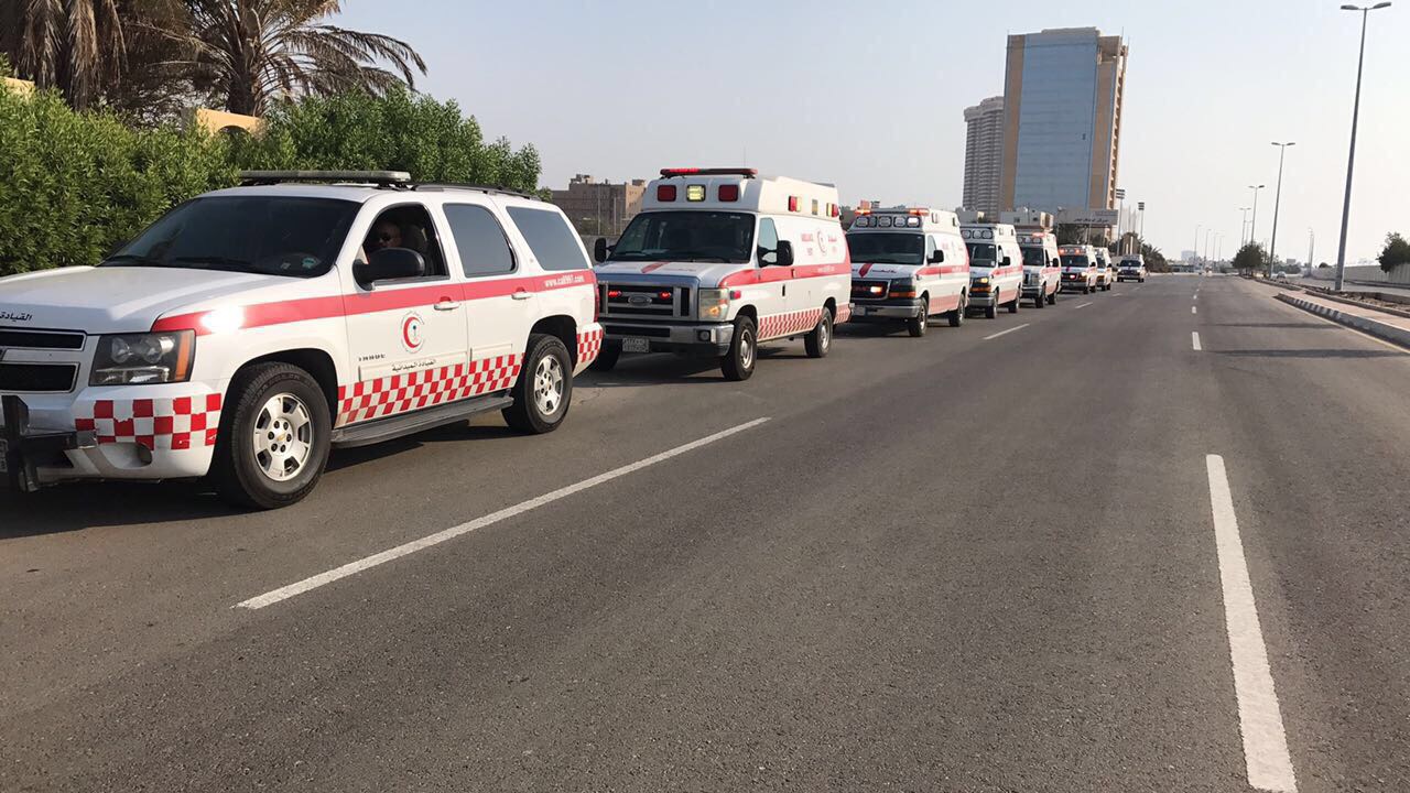 تصادم حافلة معتمرين وشاحنة يصيب 20 شخصًا في مكة