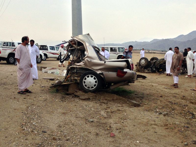 بالصور انشطار مركبة بسبب السرعة الجنونية في “بارق”