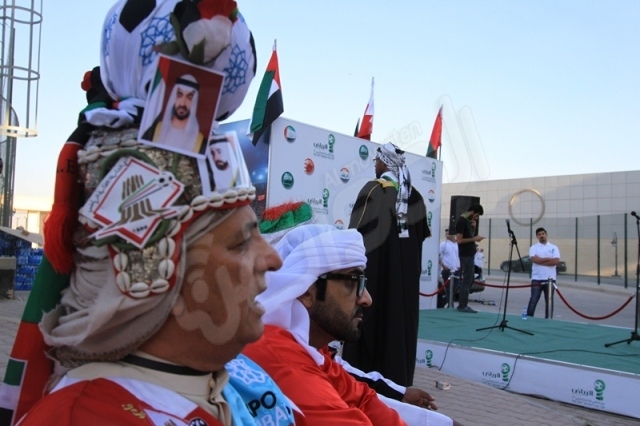 بالصور .. مشجعون وفعاليات في ساحات إستاد الأمير فيصل بن فهد