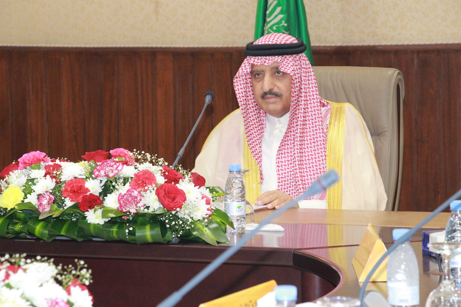بالصور.. الأمير أحمد يستعرض خطة مشروع تطوير معهد العاصمة النموذجي