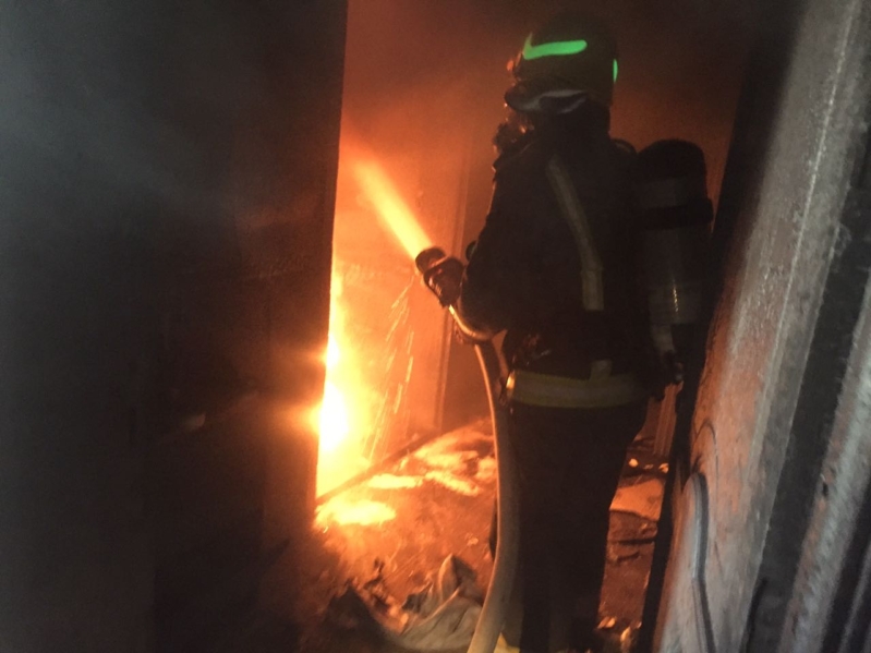 بالصور .. إصابة سيدتين بحريق عمارة سكنية بالمدينة المنورة