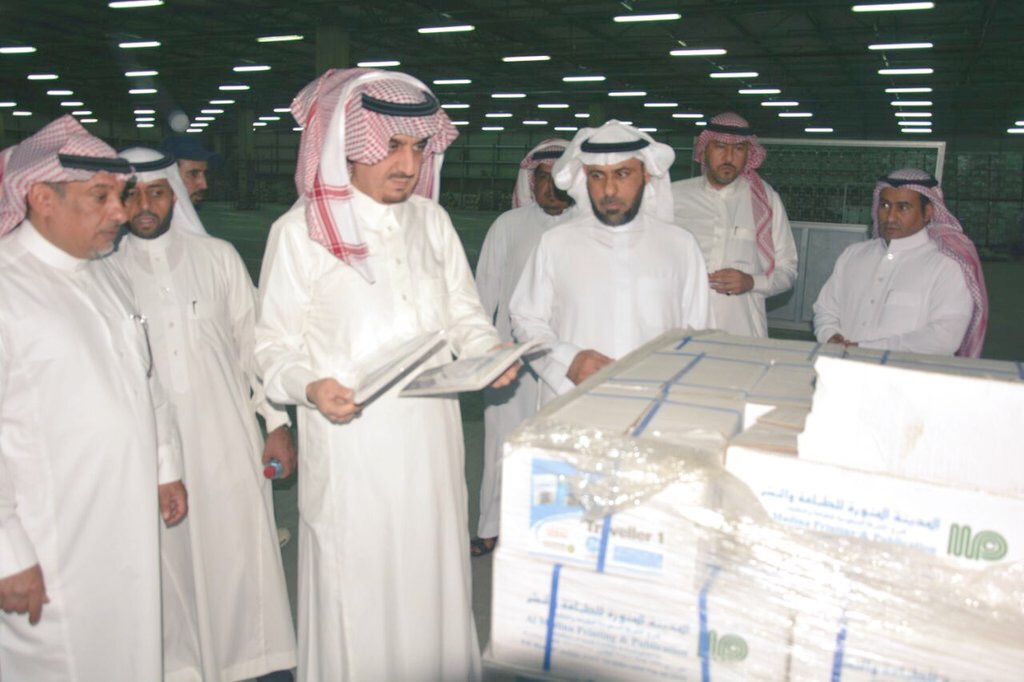 مدير عام تعليم الرياض يتفقد مستودعات الكتب المدرسية