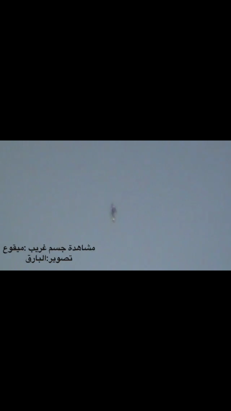 بالفيديو.. مواطن يُوثق ظهور جسم غريب في سماء ميقوع الجوف