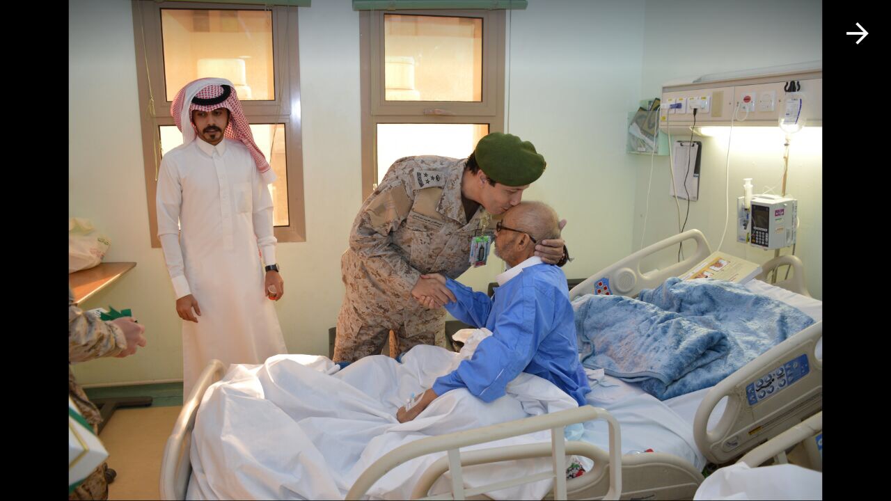 بالصور.. فرحة العيد بنكهة البطولة للمنومين في مستشفى القوات المسلحة بالجنوب