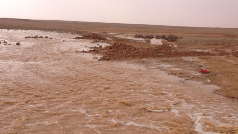 شاهد .. بالصور والفيديو أمطار متوسطة الى غزيرة على رفحاء وضواحيها