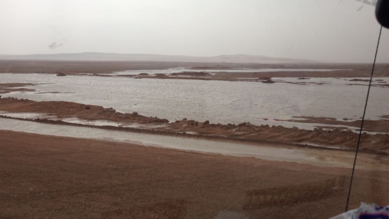 شاهد .. بالصور والفيديو أمطار متوسطة الى غزيرة على رفحاء وضواحيها