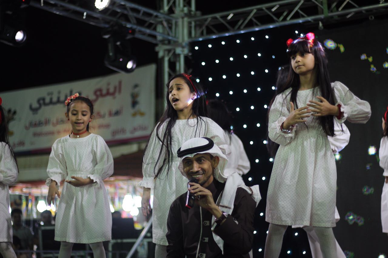 شاهد .. زهرات “أطفال ومواهب” يشعلن مسرح مهرجان خميس مشيط للتسوق والترفيه