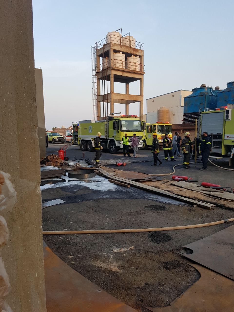 بالصور.. إصابة 12 شخصًا في حريق بمصنع برابغ