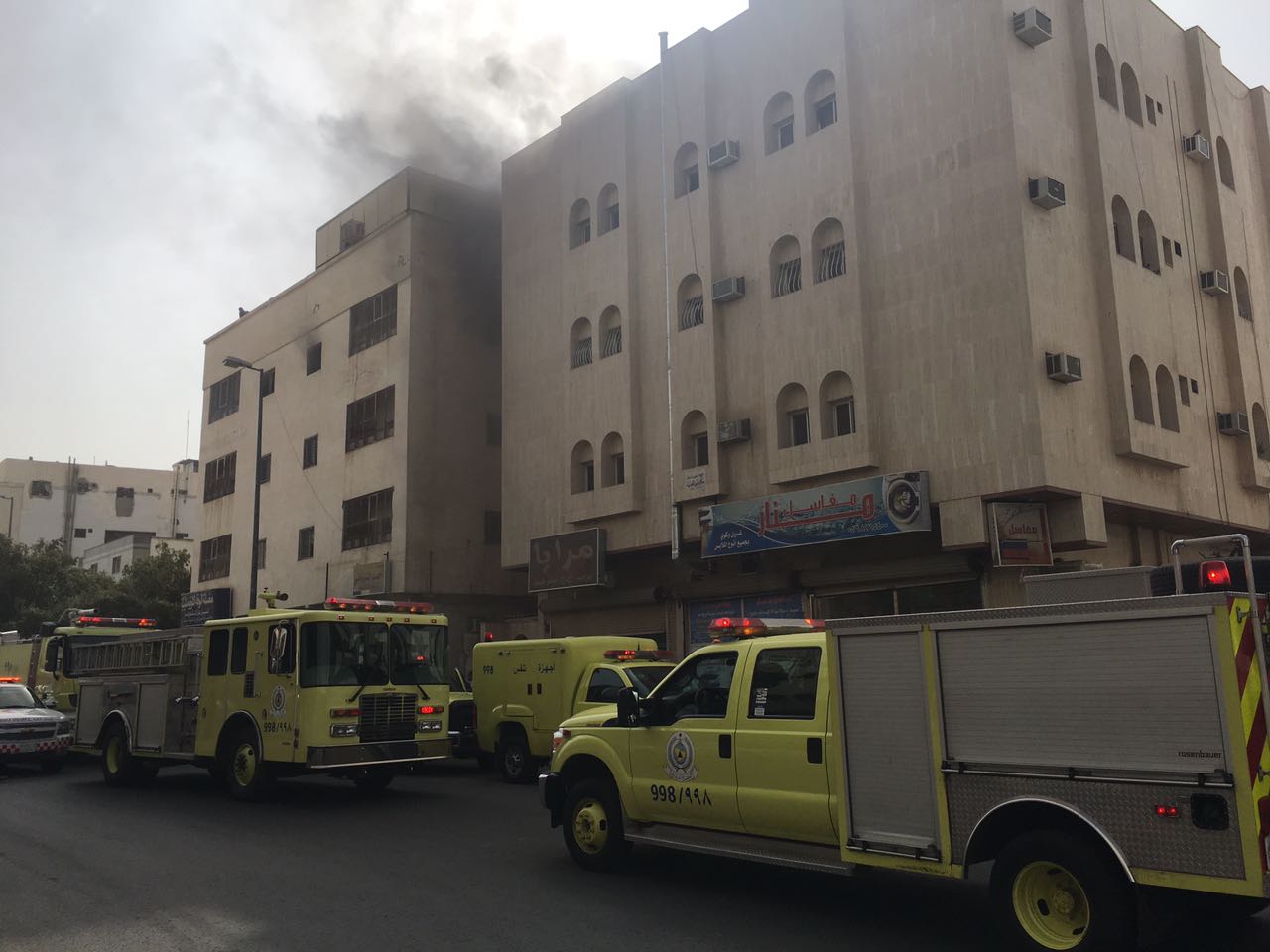 صور.. عبث أطفال يُحرق شقة بالمدينة ويُخلي 6