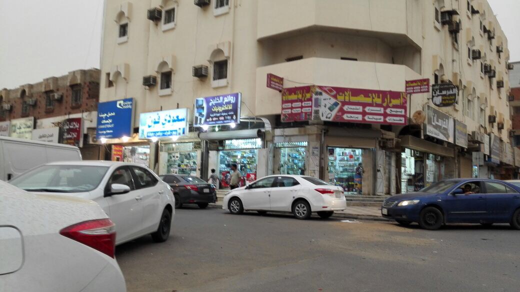 الجهات الأمنية في صامطة تتابع جولاتها لضبط مخالفي الإجراءات الاحترازية