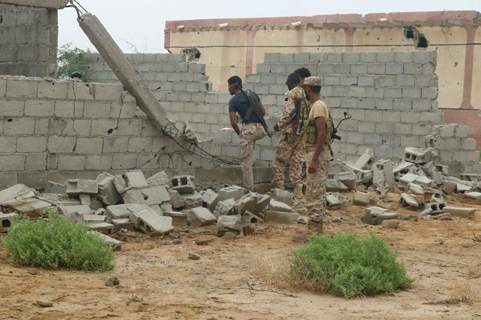 مقتل وإصابة 15 انقلابيًا حاولوا التسلل لمعسكر الجيش اليمني بالضالع