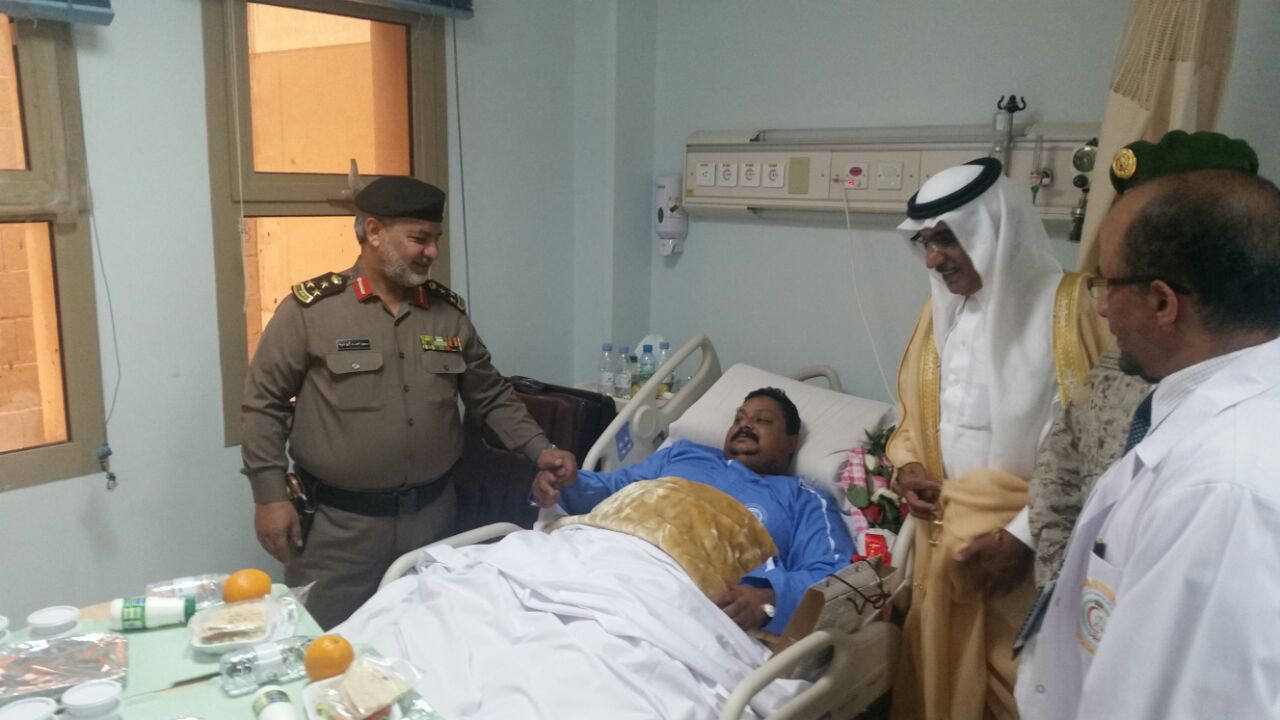 محافظ خميس مشيط يُعايد المصابين بمستشفيات القوات المسلحة بالجنوب