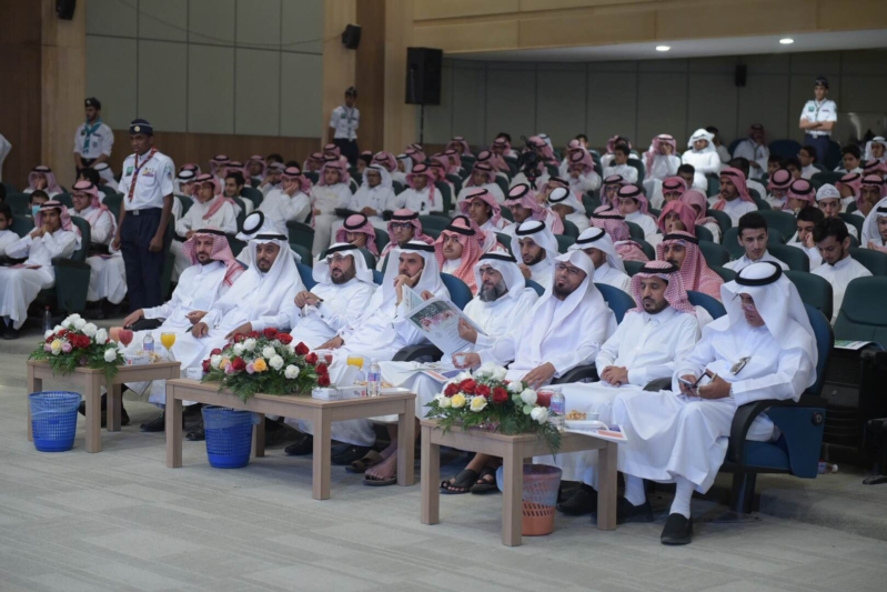 مدير جامعة الباحة يحث الطلاب على التواصل مع الكادر الأكاديمي لتلافي السلبيات