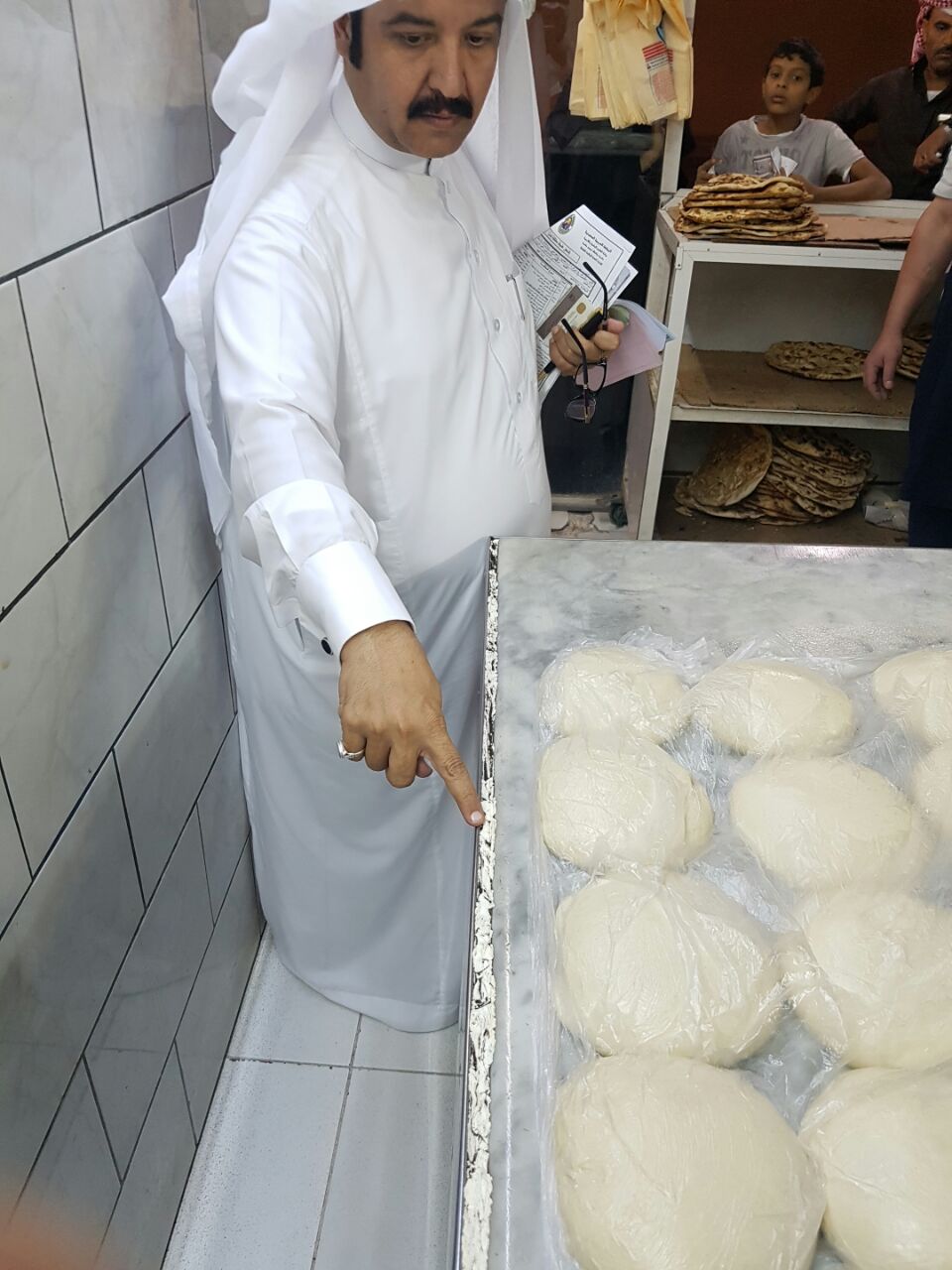 بلدية خميس مشيط توضح حقيقة سلقون مخبز “القرموشي” بطريق المدينة العسكرية