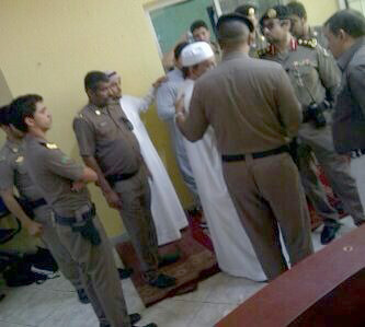 بالصور.. هذا ما حدث في مدرسة أهلية في جدة: تحريض للطلاب فمشاجرة جماعية!