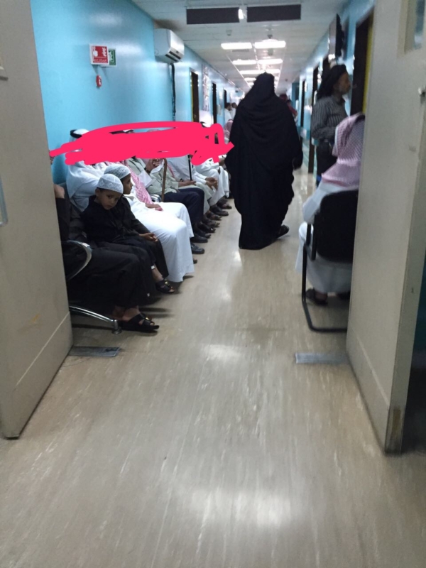 اكتظاظ المرضى وتأخر الأطباء في مستشفى سراة عبيدة يزيد من معاناة المرضى
