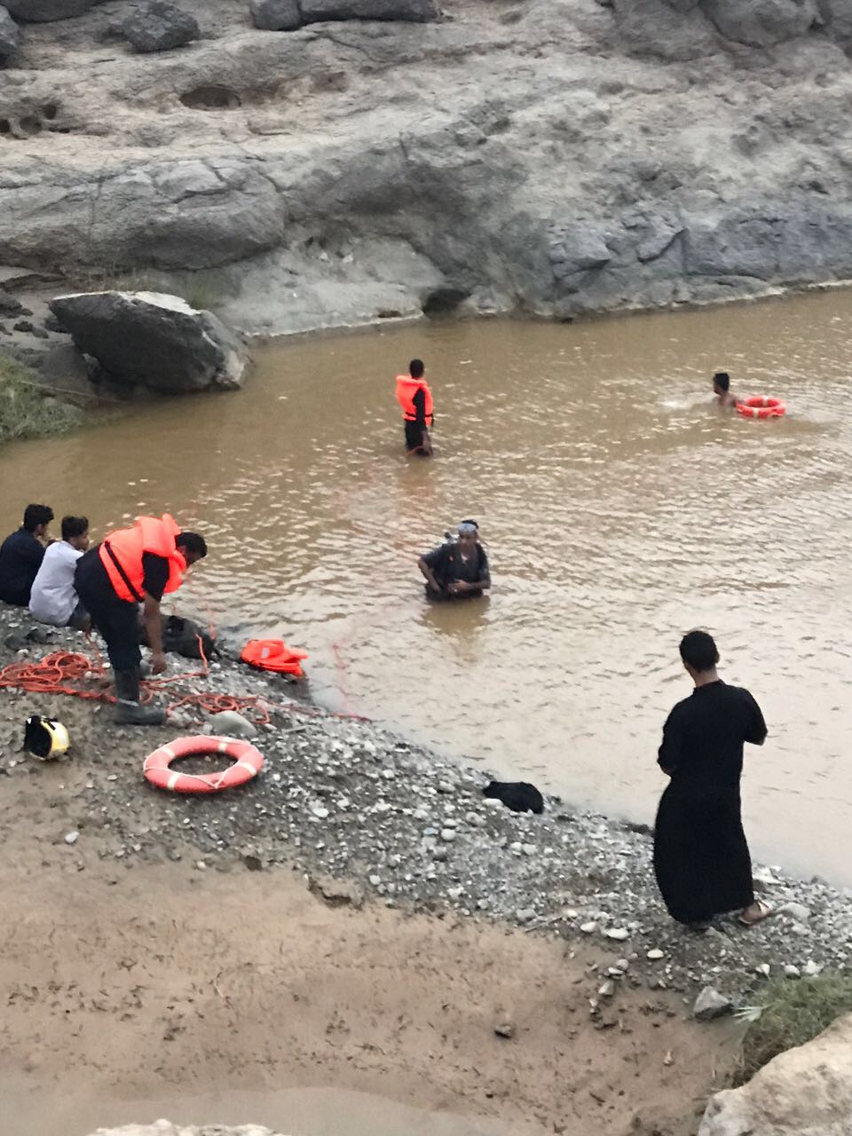 بالصور.. وفاة شاب يمني غرقًا في مياه راكدة بضمد بجازان